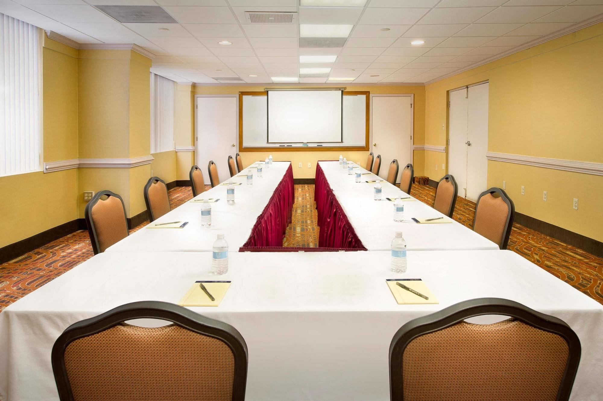 American Inn Of Bethesda Bagian luar foto